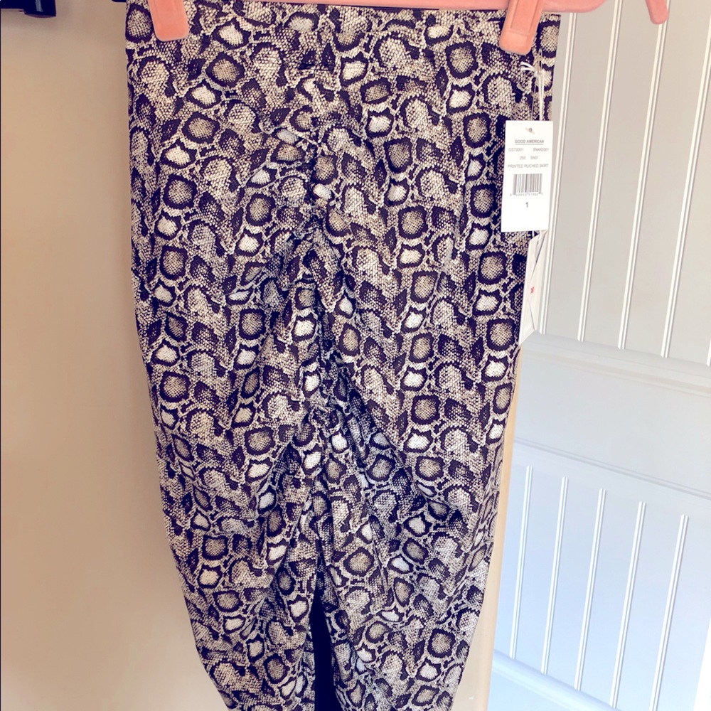 Good American, Printed Ruched Skirt, Midi length